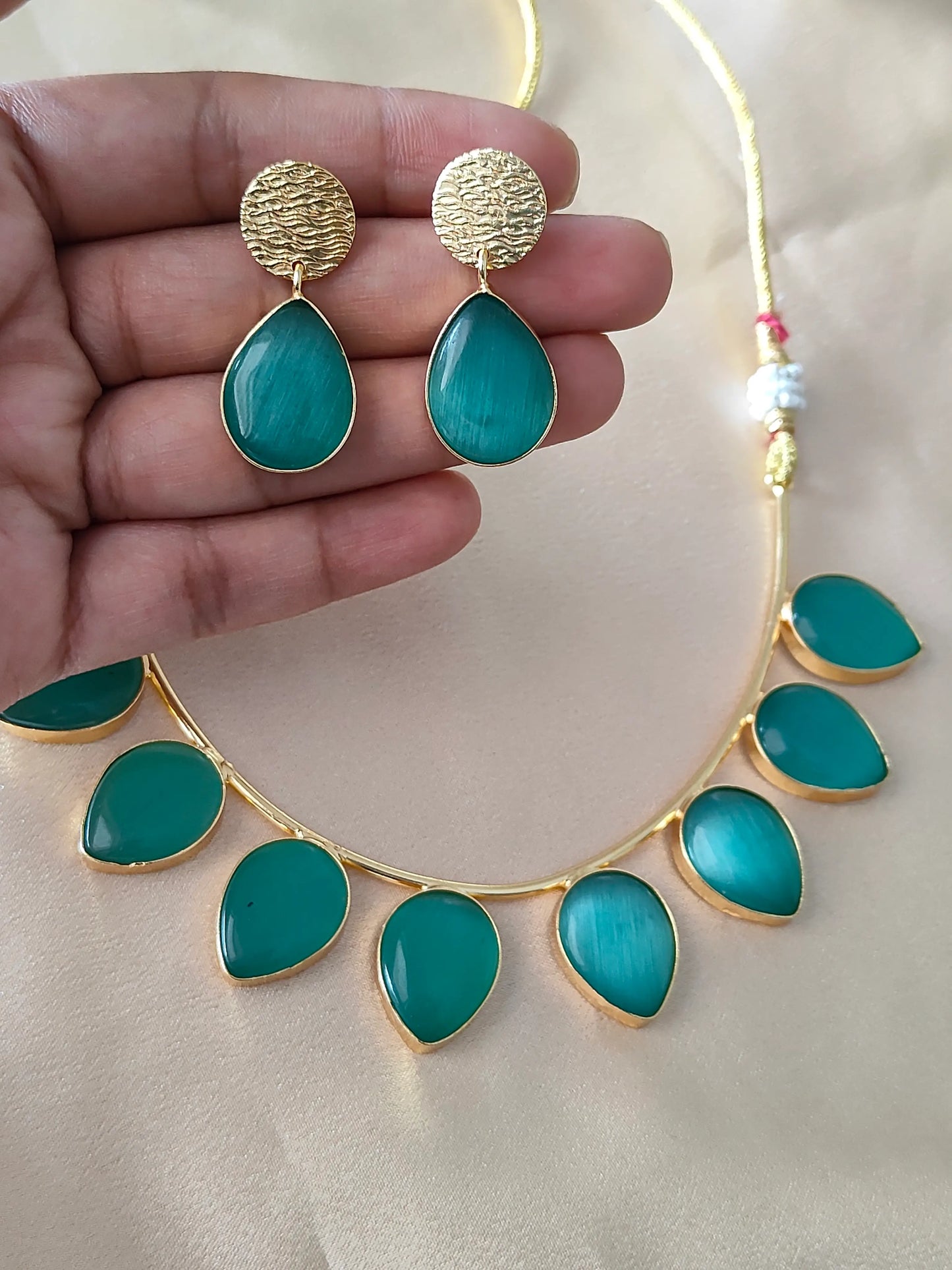 dori necklace set with drop earrings