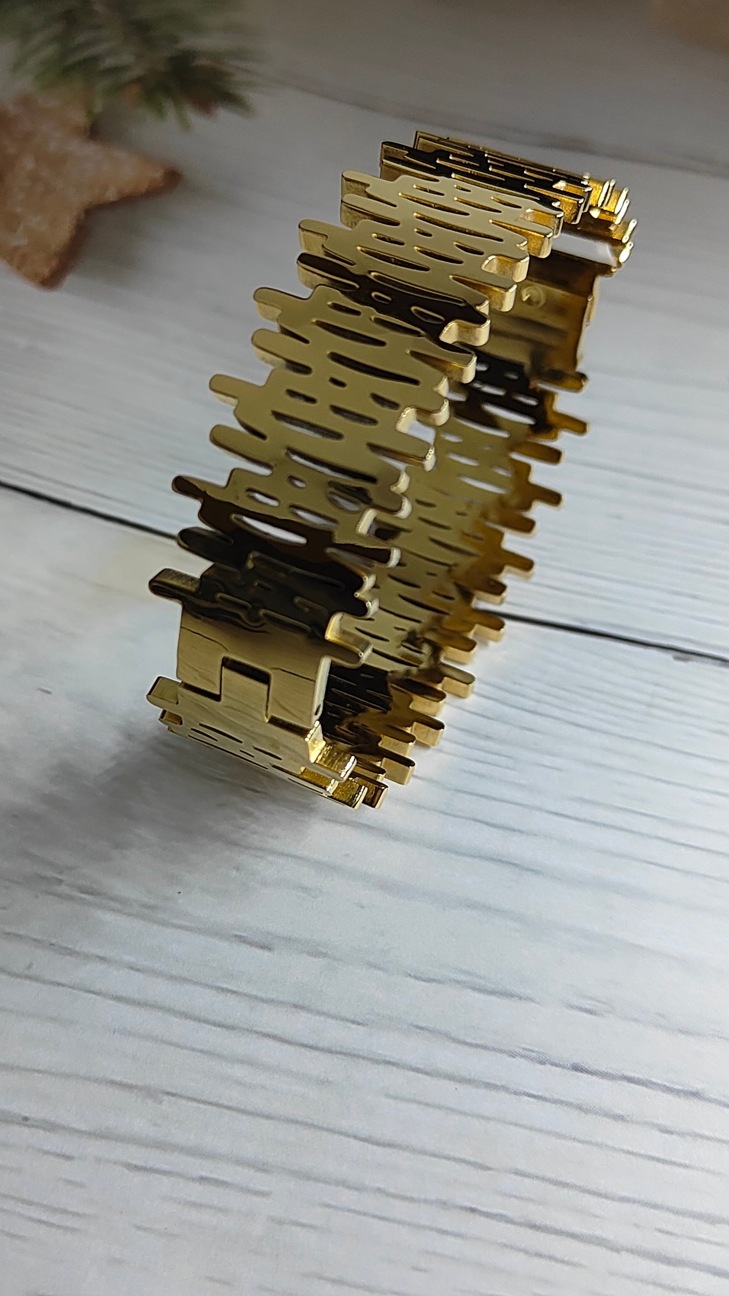 Timeless Elegance – Analog Design Bracelet
Elevate your style with our exquisite Analog Design Bracelet.
