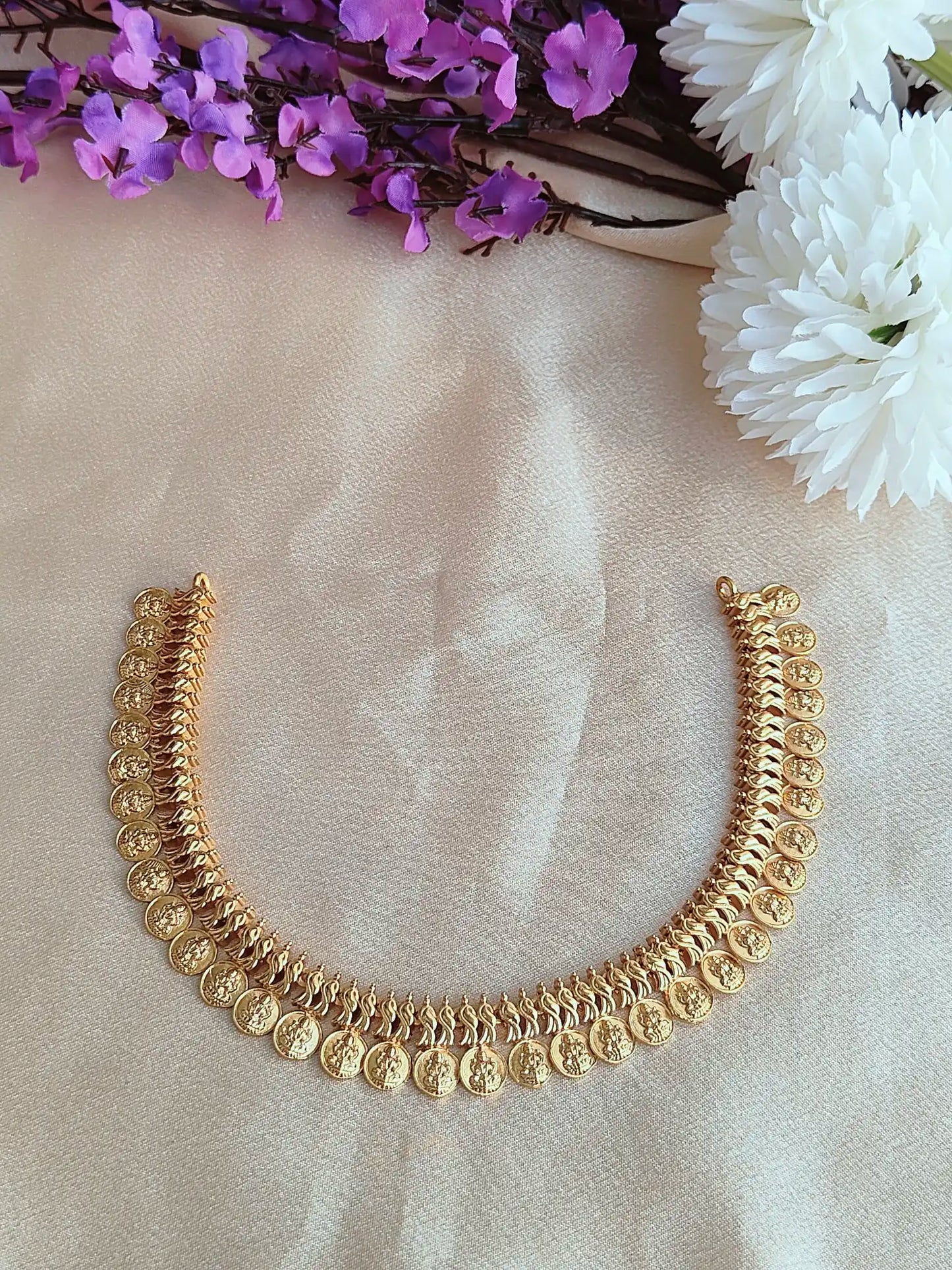 Goddess Lakshmi Kasu Temple Necklace Set with Pearl Jhumkas kn0021