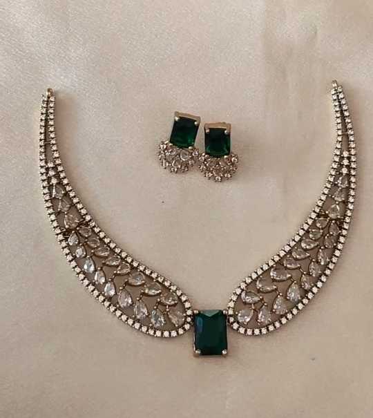 Emerald Bloom Diamond Necklace Set. 173