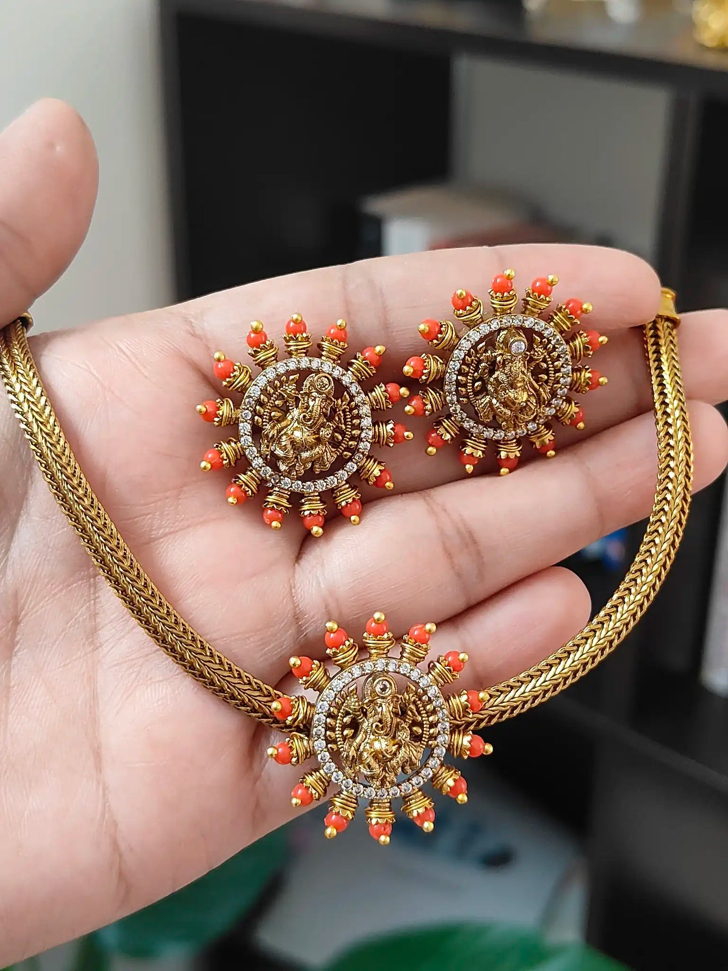 Lord Ganesha Radiance Short Choker Set –
C -192
