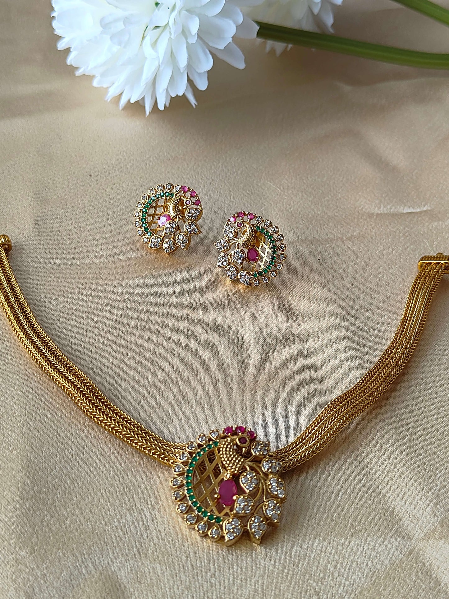 Exquisite peacock pendant choker set. C - 022