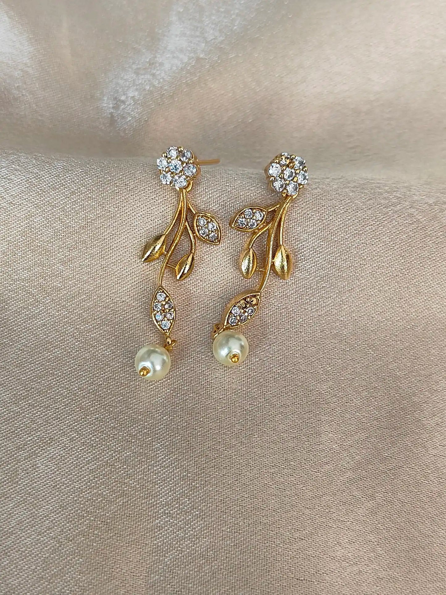 Gold Leaf Motif AD Necklace Set with Pearl Drop. Code - 144