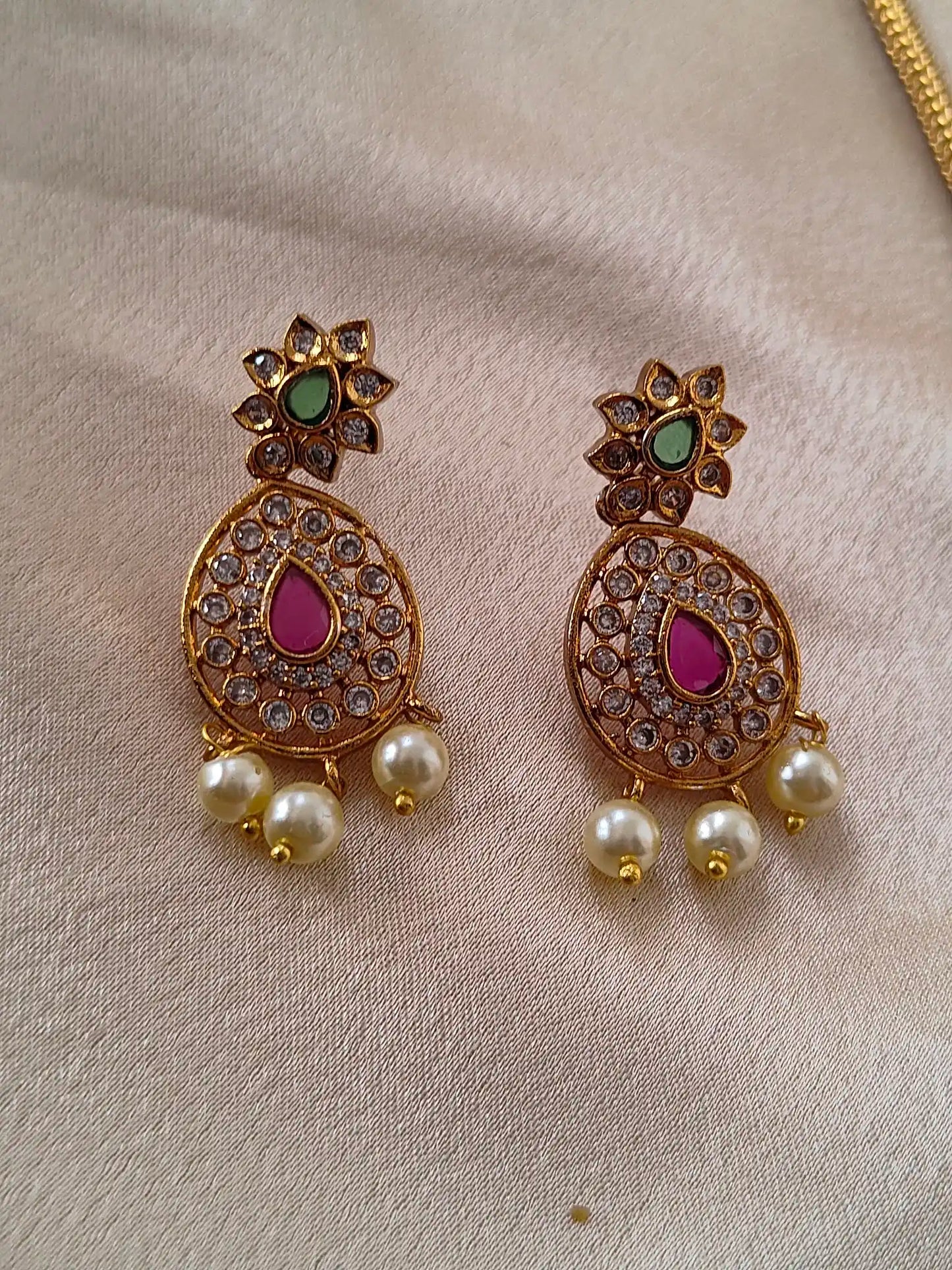Traditional Gold-Plated Necklace & Earring Set with Pearls - tn0021