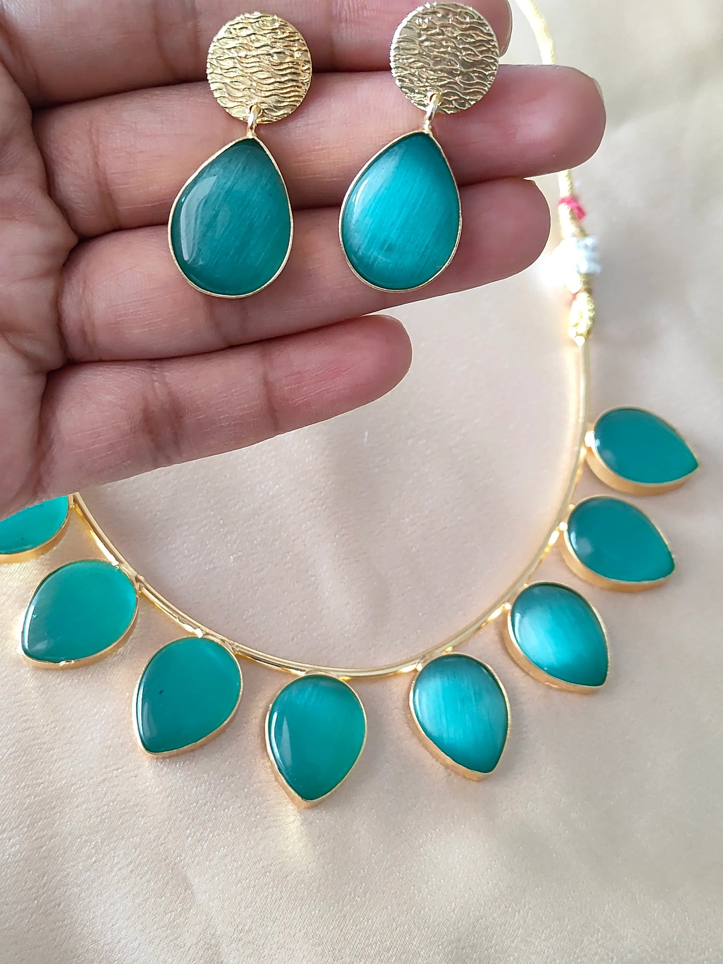 dori necklace set with drop earrings