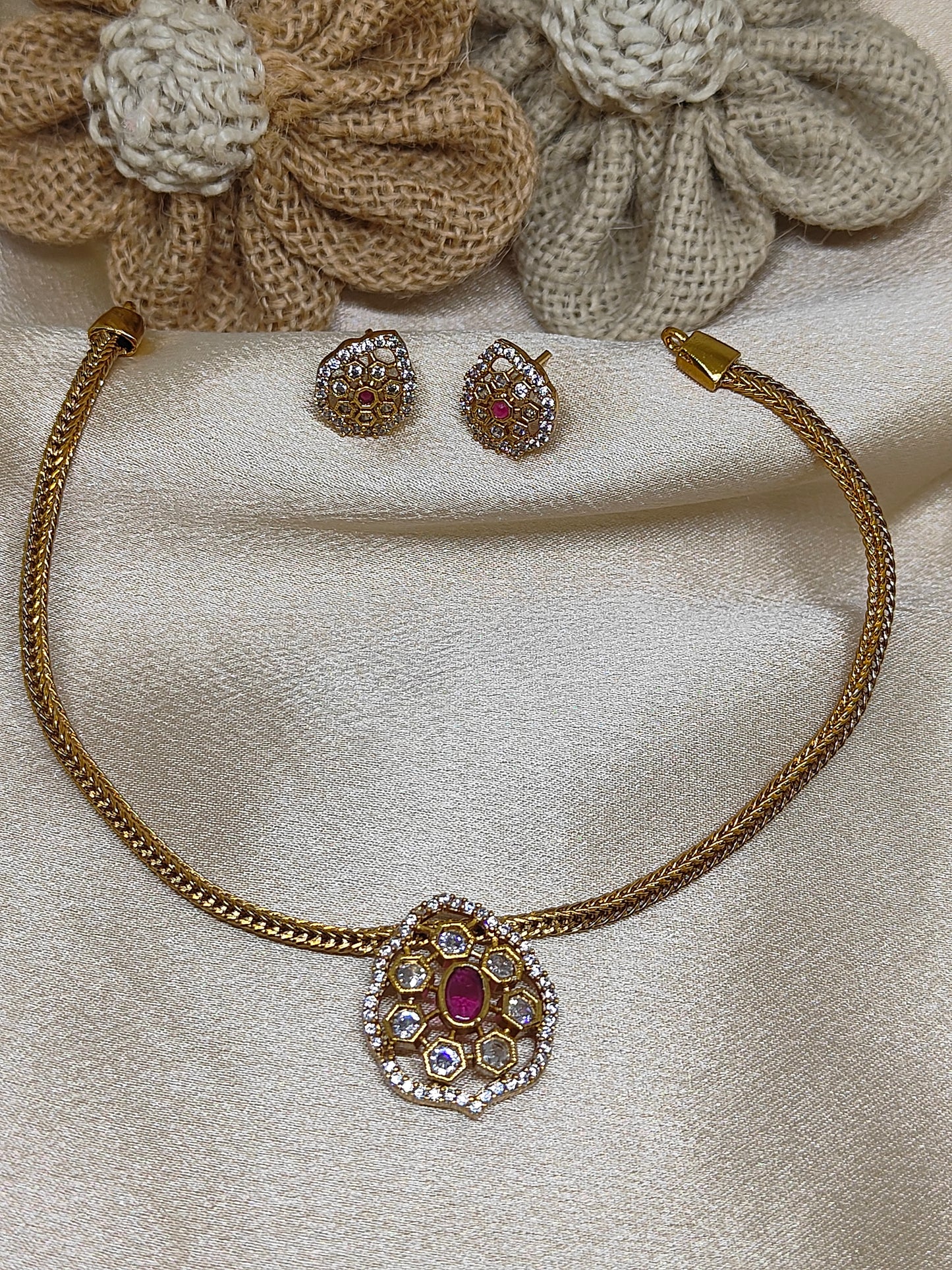 Simple and elegant Kemp Stone Pendant Choker set with AD stones.
