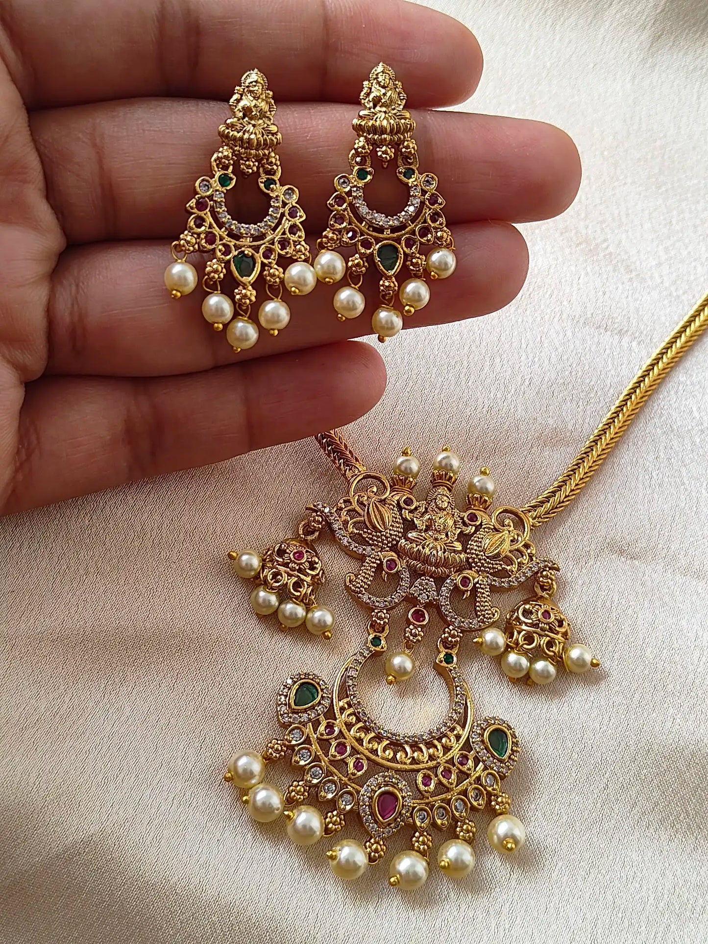 Temple-Inspired Antique Necklace Set with Pearls - an0021