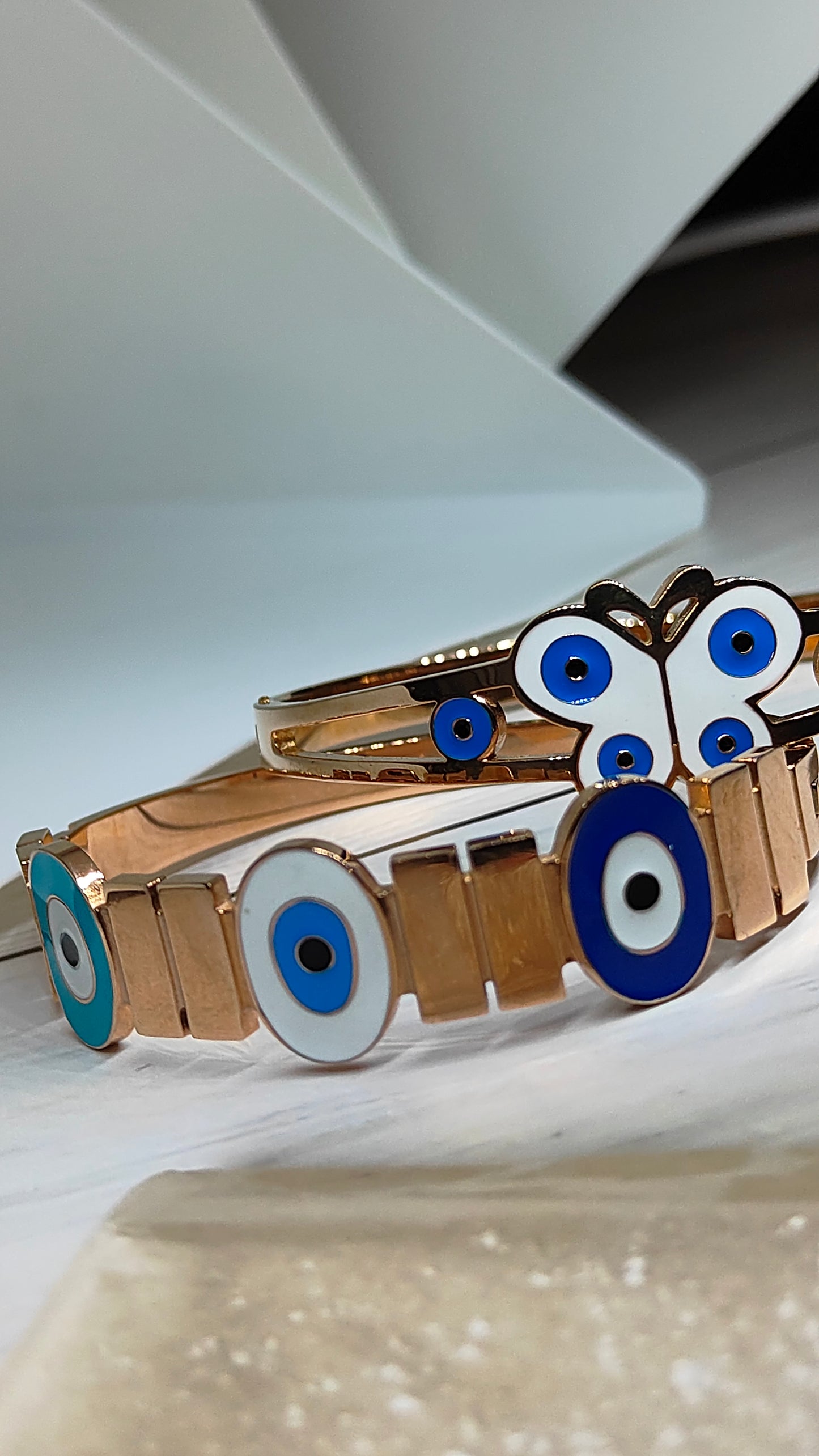 Protect & Shine – High-Quality Anti-Tarnish Evil Eye Bracelet
Ward off negativity in style.