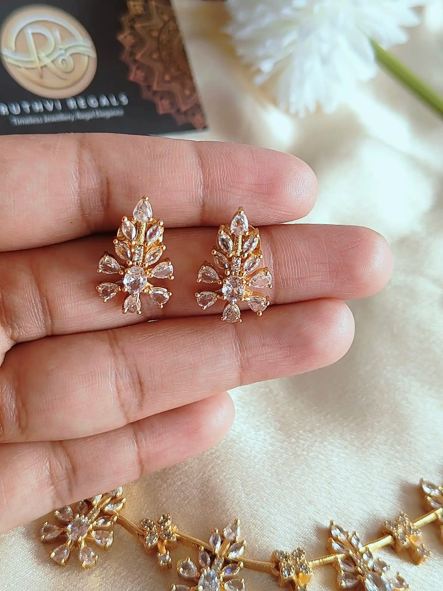 Gold-Tone Floral AD Necklace Set with Stud Earrings Ad0021