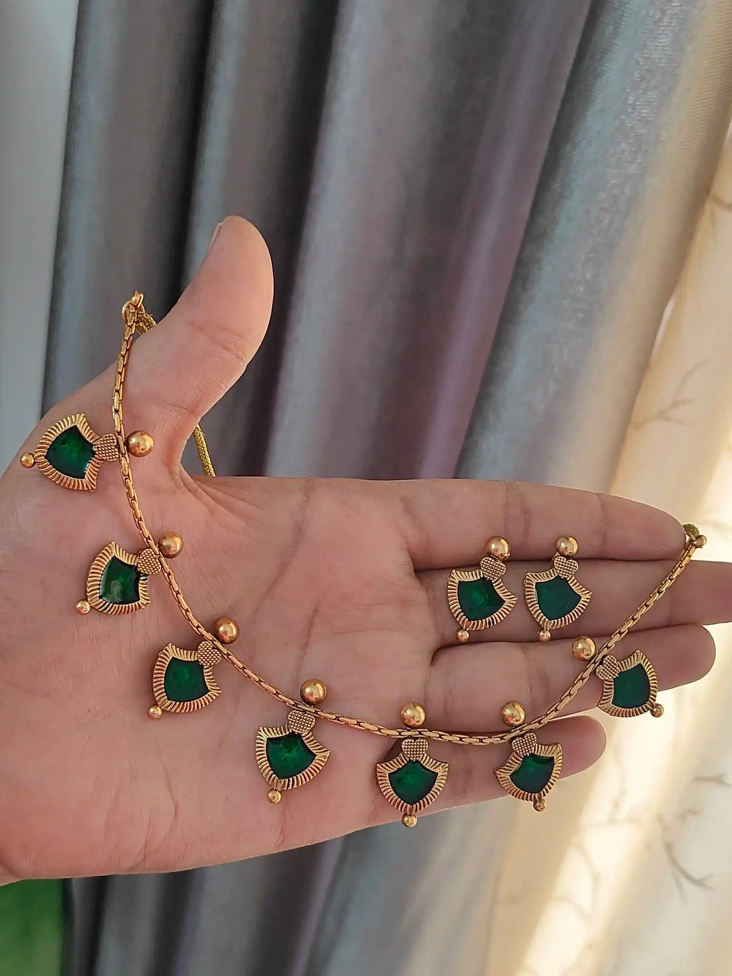 Leaf Charm Short Necklace Set. C -191