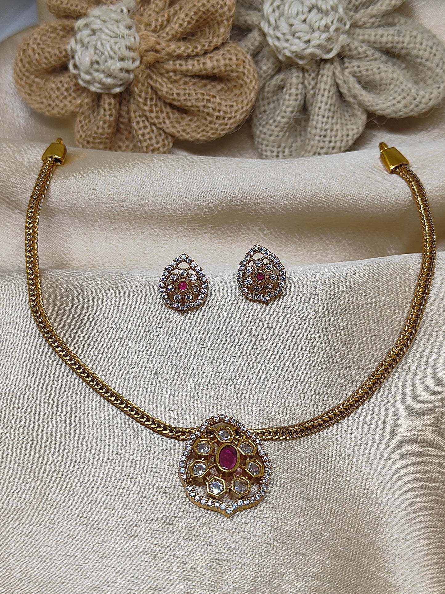 Simple and elegant Kemp Stone Pendant Choker set with AD stones.