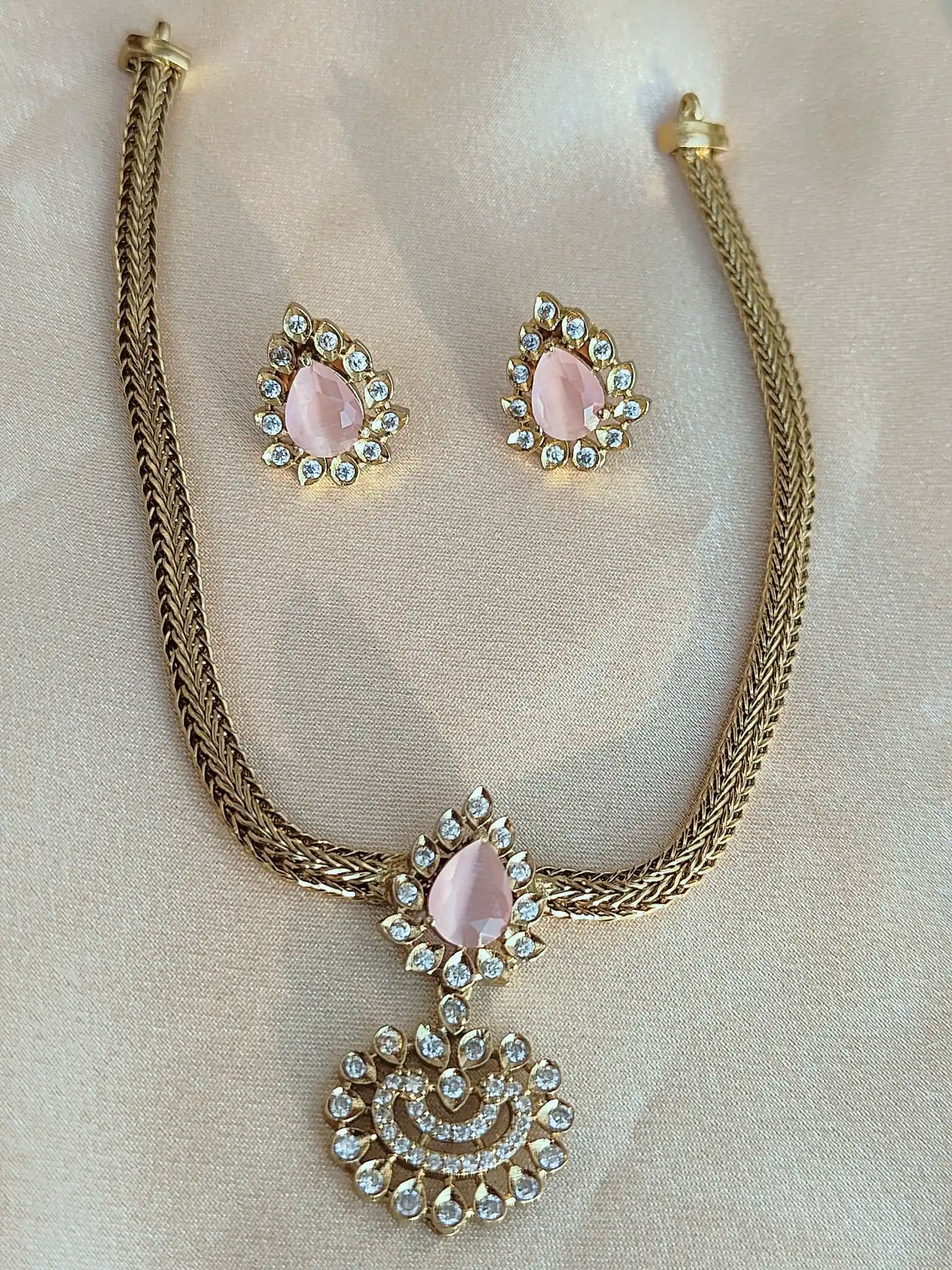 Triple-Tone Stone Choker Necklace Set with Studs - 0021