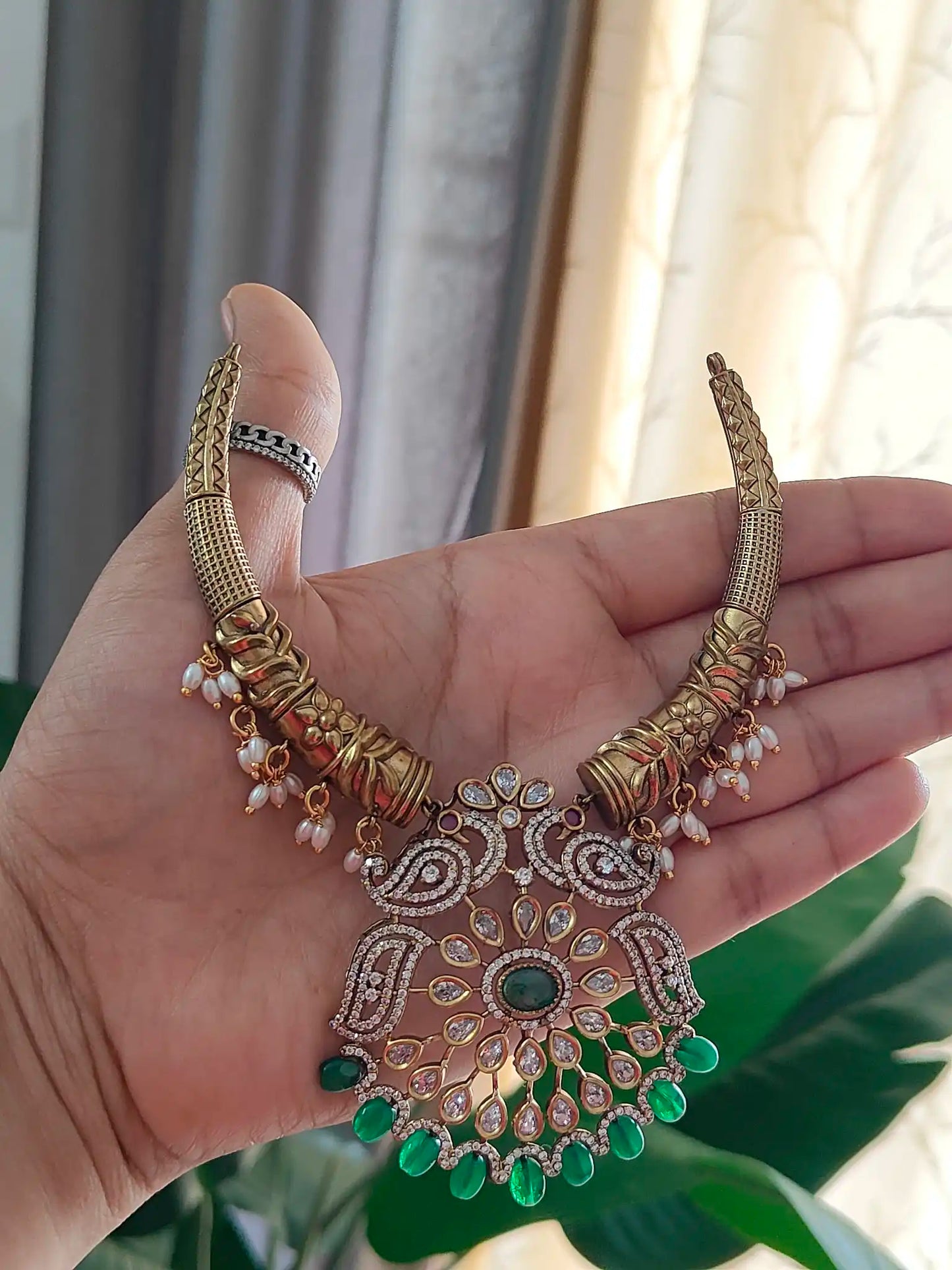 Kundan Hasli Necklace with Earrings – Emerald Detailing. c - 180