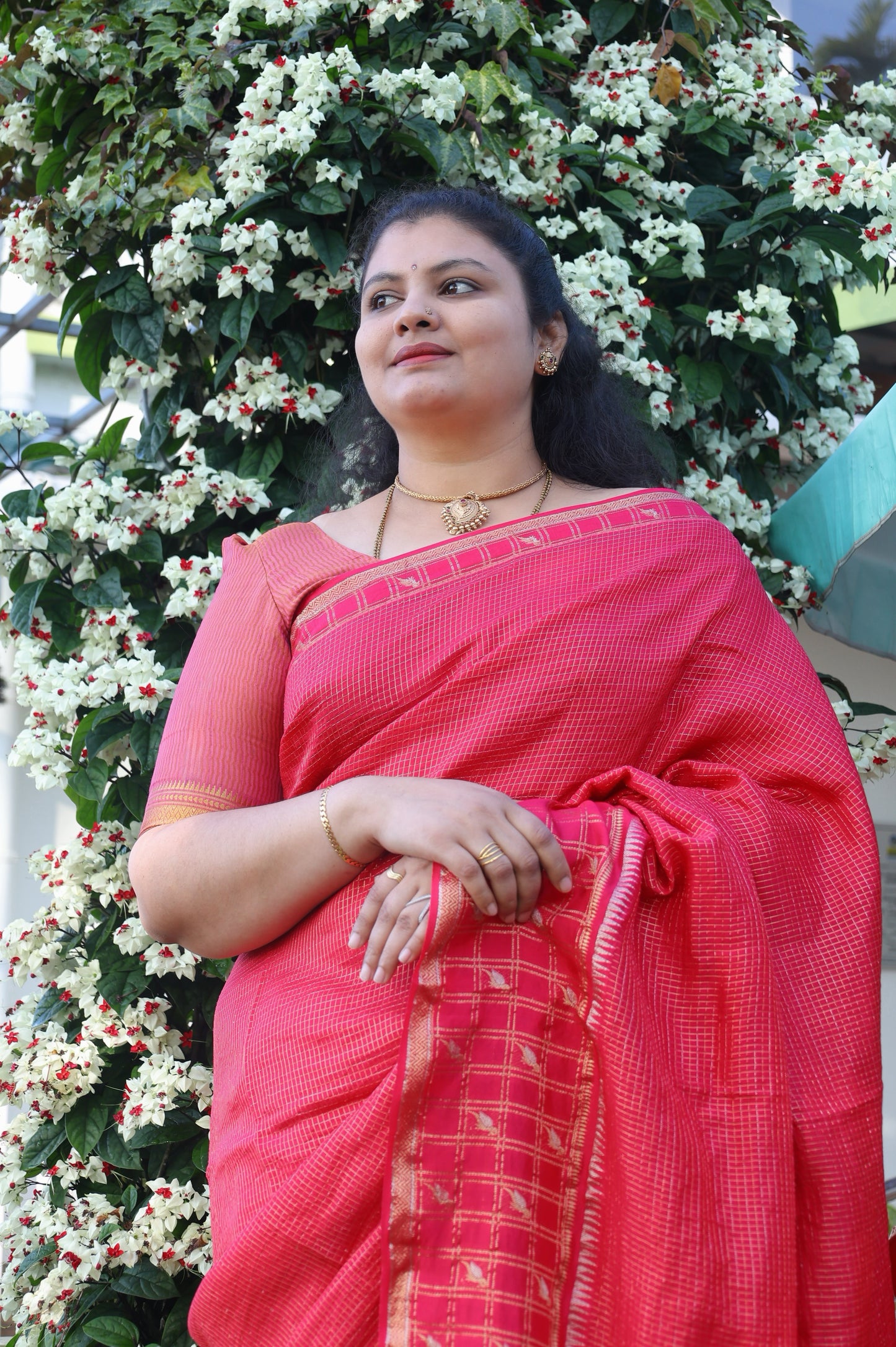 Elegant Viscose Saree with Rich Traditional Finish. Sr008