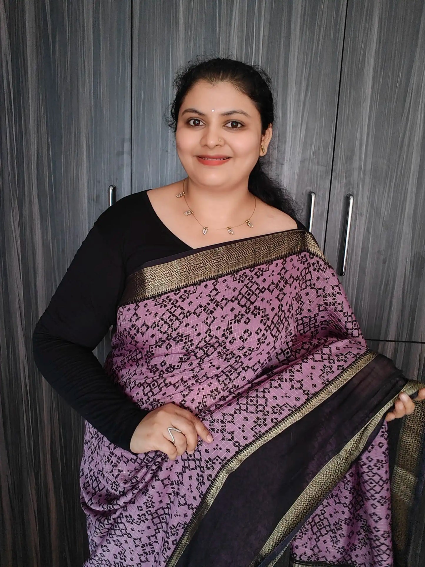 Semi Silk Sarees with Geometric Ikkat prints
C- Sr001