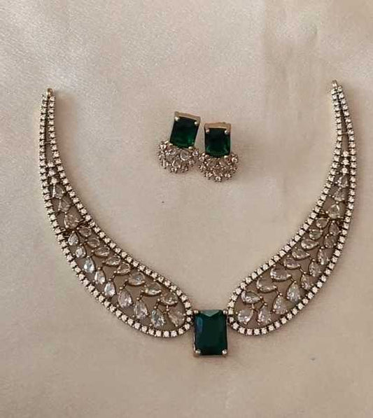 Emerald Bloom Diamond Necklace Set. 173
