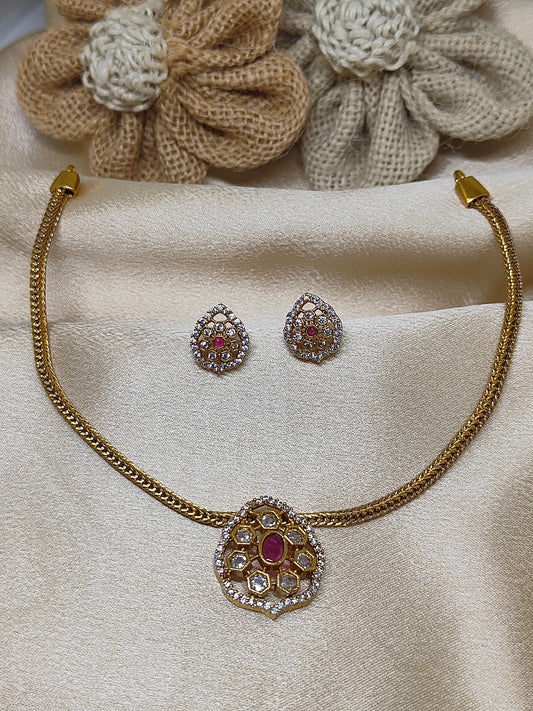 Simple and elegant Kemp Stone Pendant Choker set with AD stones.